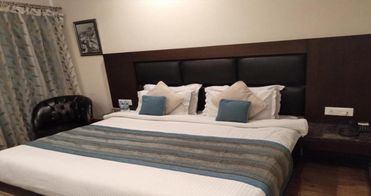 فندق Sanobar The Midtown موسوري المظهر الخارجي الصورة